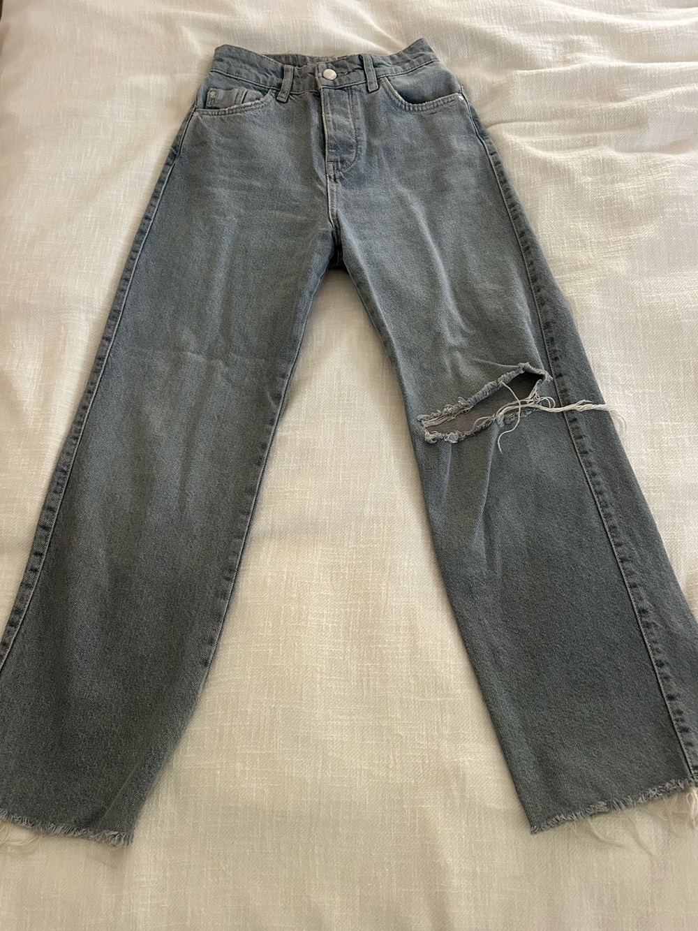 NEW ZARA Gray Ripped Jeans. Size 0 (runs small)